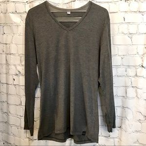 Uniqlo Heattech V-neck long sleeve shirt